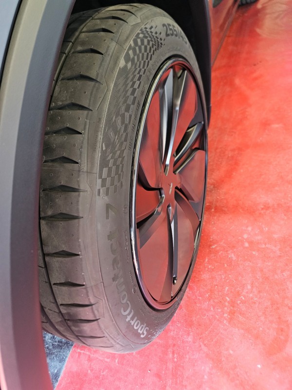 Pose protection de jantes Alloygator sur Tesla Model Y Juniper à Strasbourg 67