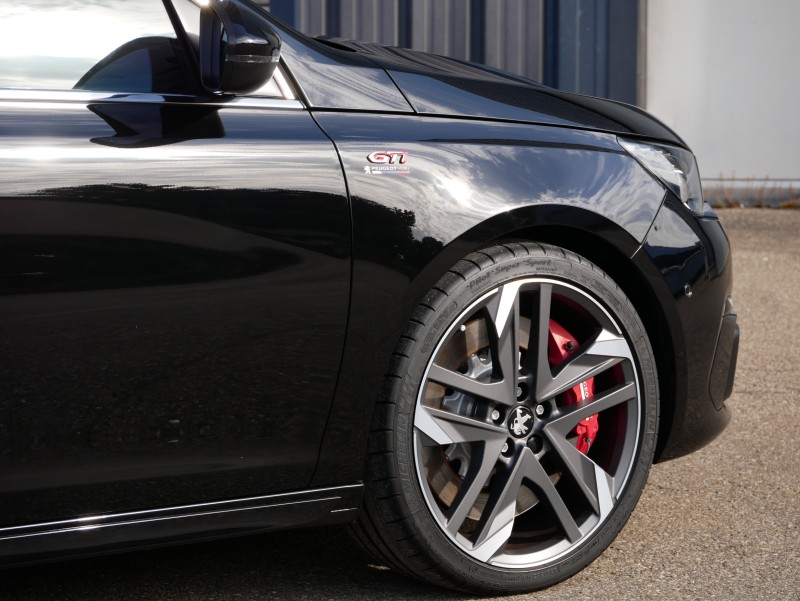 Polissage et traitement céramique sur Peugeot 308GTI noir proche Obernai 67