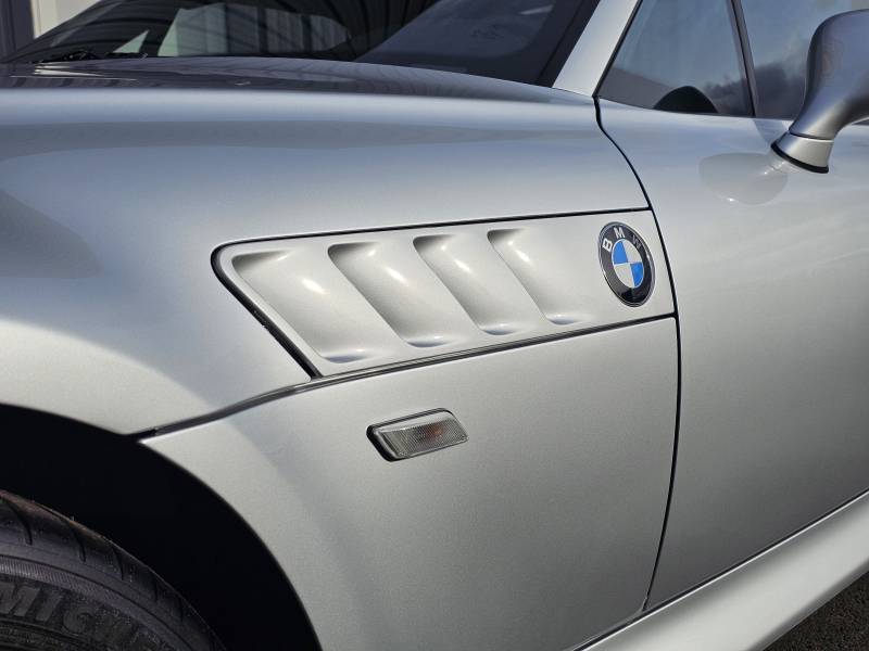BMW Z3 : Polissage et traitement céramique GTECHNIQ CRYSTAL SERUM ULTRA proche Strasbourg 67.