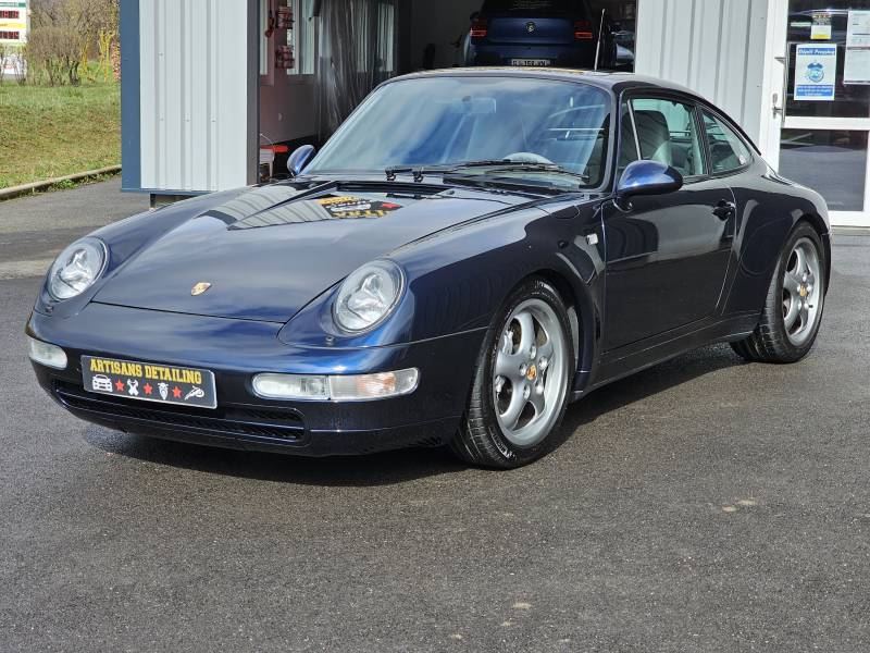 Polissage & pose d'un film de protection PPF sur une PORSCHE 911 993 dans un garage spécialisé proche de Obernai