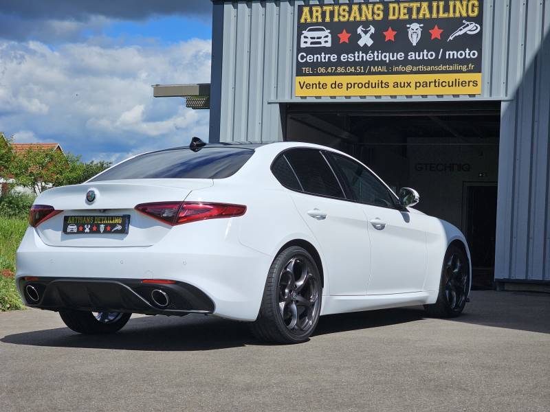 Alfa Romeo Giulia : polissage et traitement céramique GTECHNIQ Crystal Serum Light