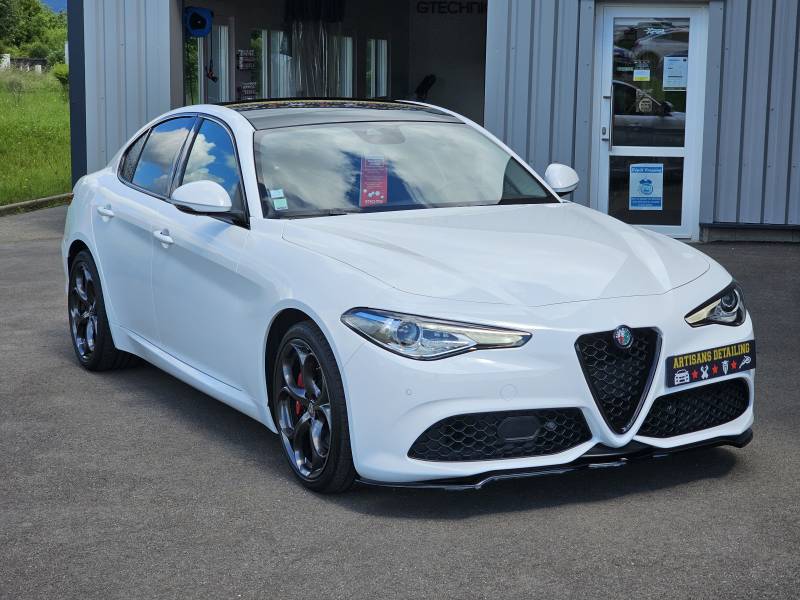 Alfa Romeo Giulia : polissage et traitement céramique GTECHNIQ Crystal Serum Light
