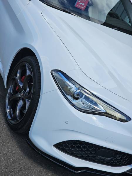 Alfa Romeo Giulia : polissage et traitement céramique GTECHNIQ Crystal Serum Light
