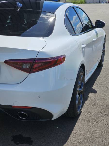 Alfa Romeo Giulia : polissage et traitement céramique GTECHNIQ Crystal Serum Light