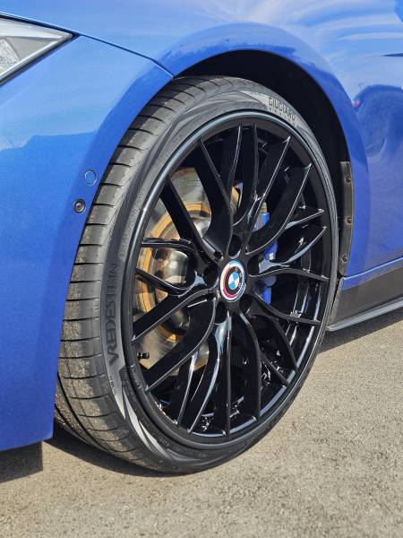 Comment protéger les jantes de ma voiture des saletés et des trottoirs à Strasbourg?