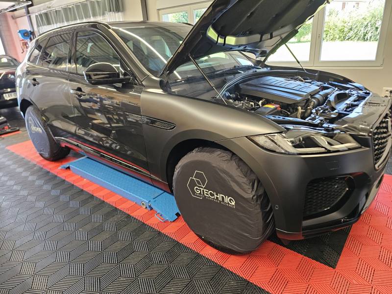 JAGUAR F-PACE :Pose de protection de film PPF Une métamorphose mate réussie par Artisans Detailing