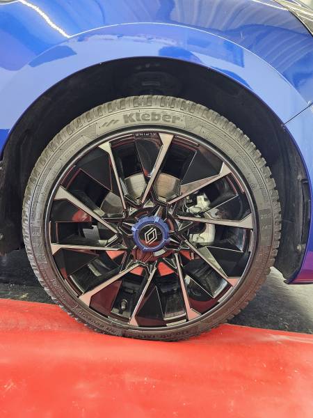 Protection  de jantes Alloygator sur Clio esprit Alpine dans notre atelier proche d'Obernai