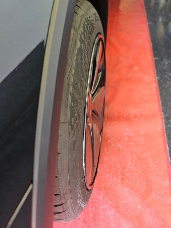 Pose protection de jantes Alloygator sur Tesla Model Y Juniper à Strasbourg 67