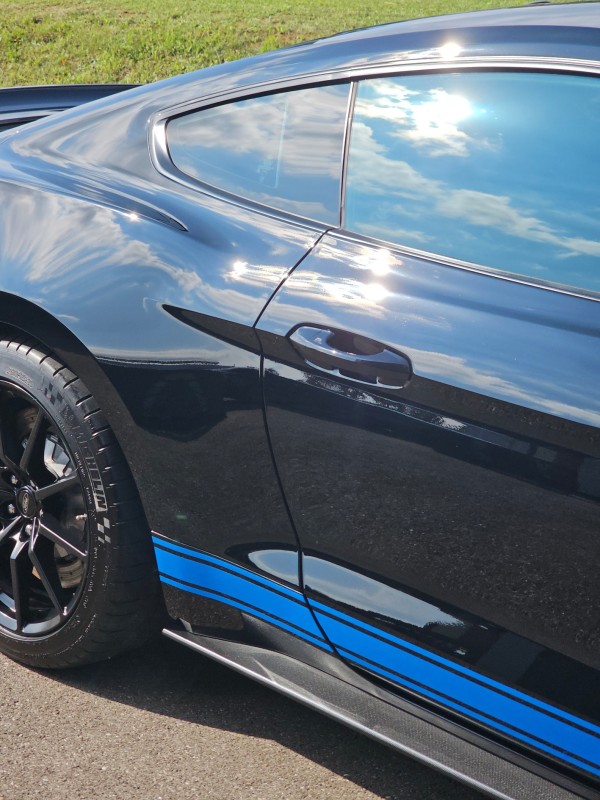 Polissage et traitement céramique sur cette Mustang Shelby GT350