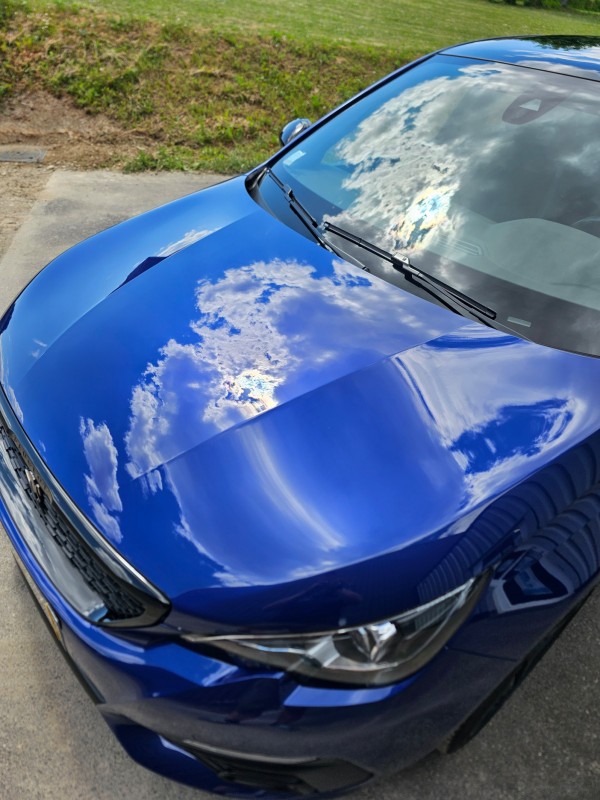 Polissage et traitement céramique sur Peugeot 308 bleu magnetic à Epfig 67