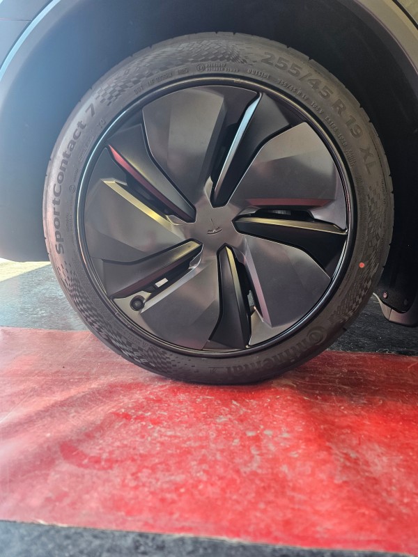 Pose protection de jantes Alloygator sur Tesla Model Y Juniper à Strasbourg 67