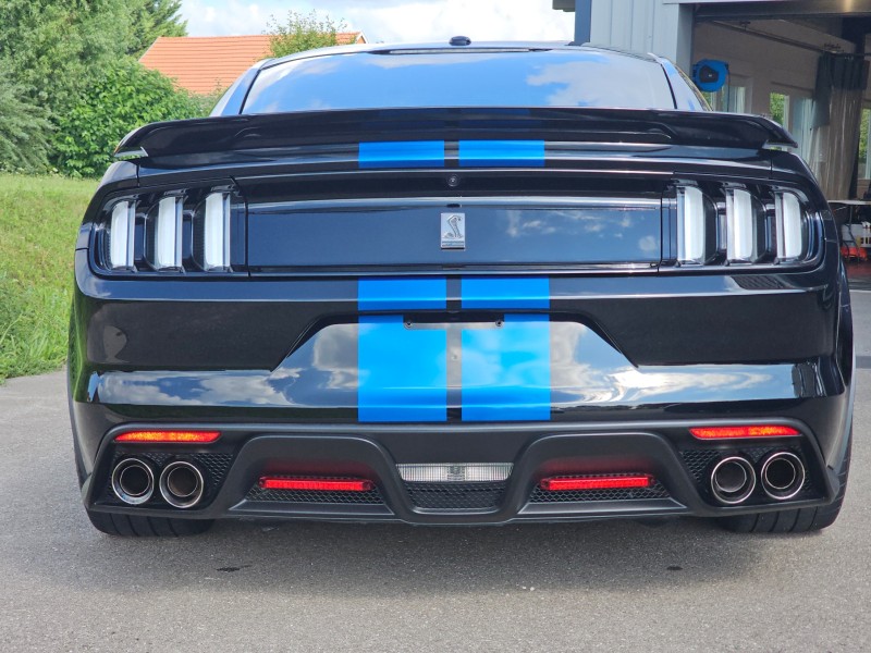 Polissage et traitement céramique sur cette Mustang Shelby GT350