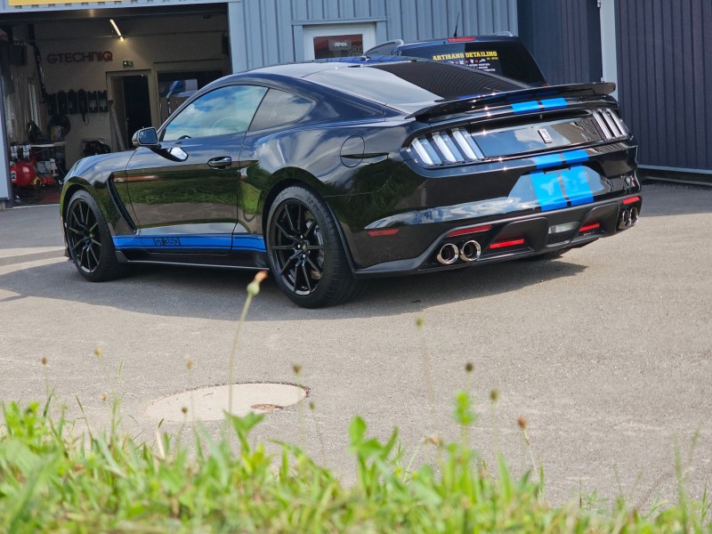 Polissage et traitement céramique sur cette Mustang Shelby GT350