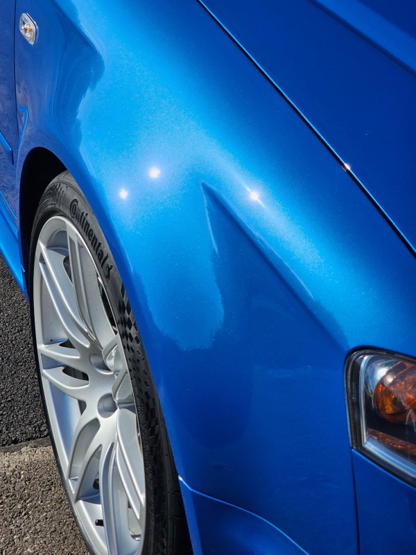 AUDI RS4 : décontamination, polissage et pose d'une cire de protection