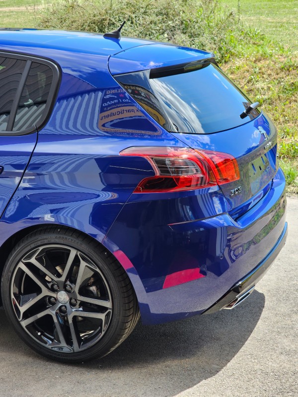Polissage et traitement céramique sur Peugeot 308 bleu magnetic à Epfig 67