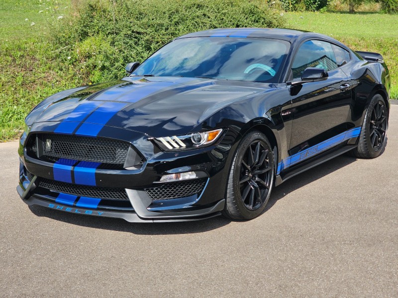 Polissage et traitement céramique sur cette Mustang Shelby GT350