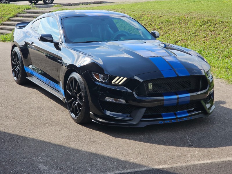 Polissage et traitement céramique sur cette Mustang Shelby GT350