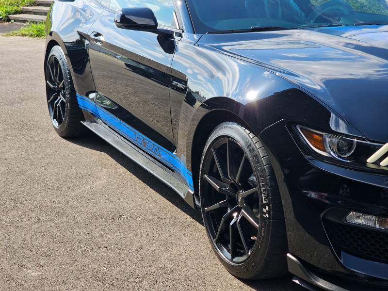 Polissage et traitement céramique sur cette Mustang Shelby GT350