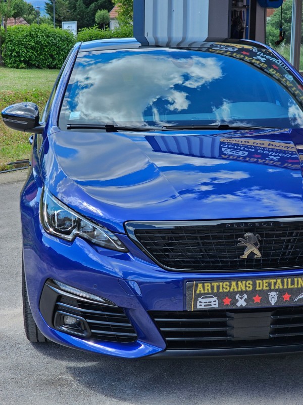 Polissage et traitement céramique sur Peugeot 308 bleu magnetic à Epfig 67