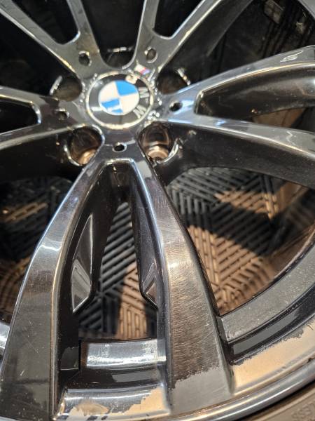 BMW X6 : pose de protections jantes Alloygator à Sélestat