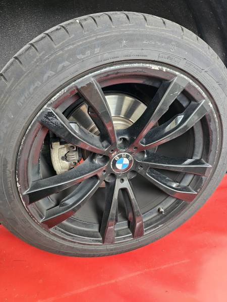 BMW X6 : pose de protections jantes Alloygator à Sélestat
