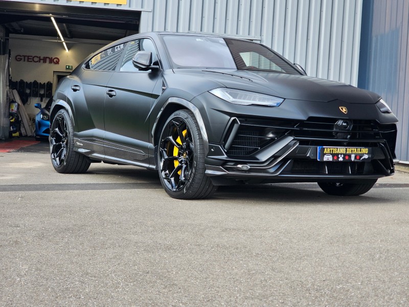 Conversion mat d'un Lamborghini Urus Performante avec le film de protection PPF XPEL