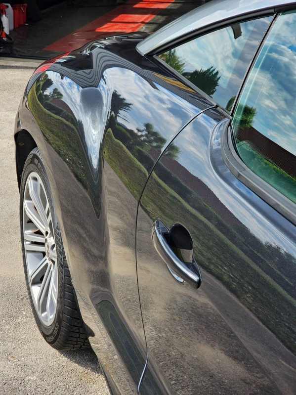 Polissage, traitement céramique et réparation cuir sur ce Peugeot RCZ près de Colmar