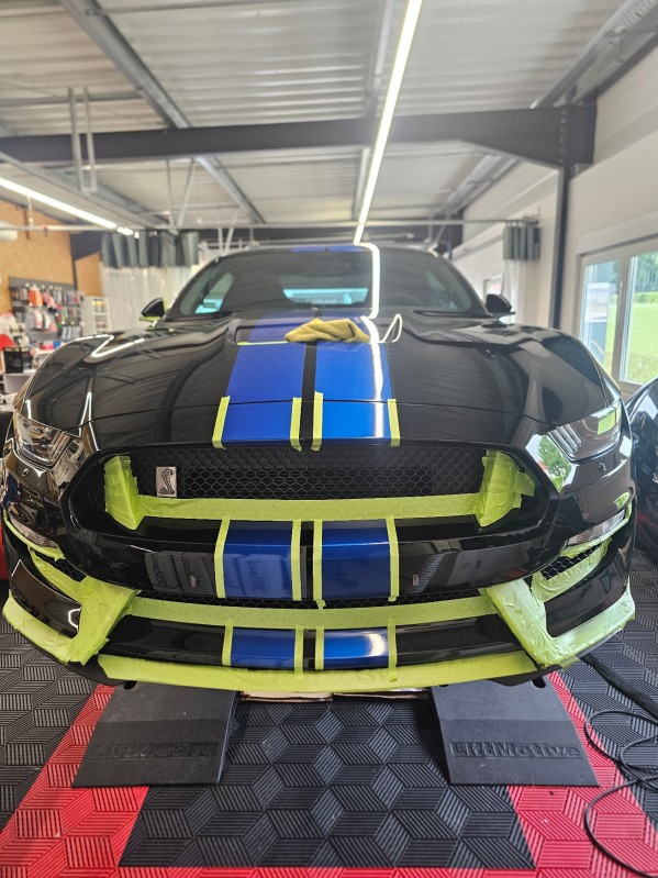 Polissage et traitement céramique sur cette Mustang Shelby GT350