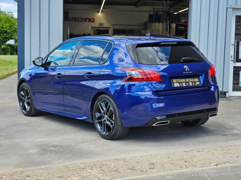 Polissage et traitement céramique sur Peugeot 308 bleu magnetic à Epfig 67